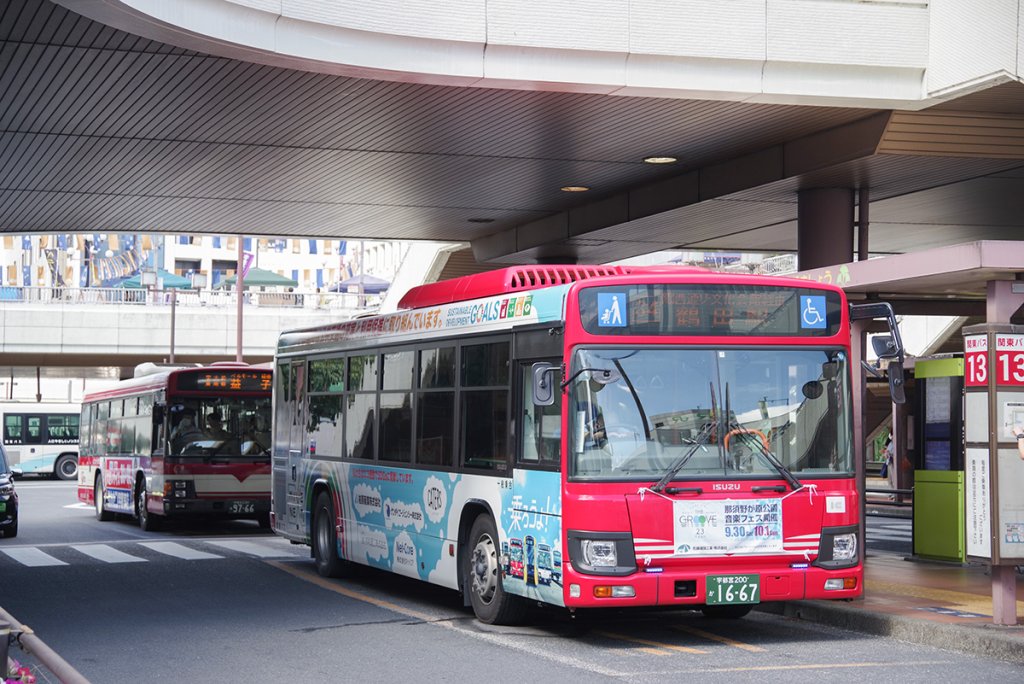 全長10mクラスの平均的な大型路線車