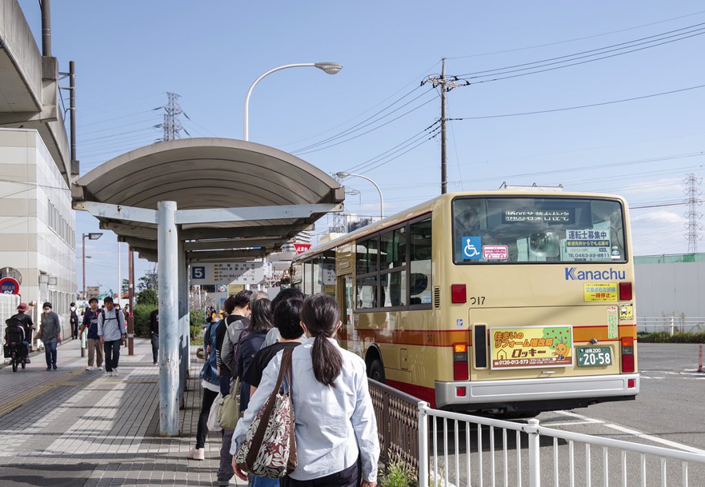 橋本駅南口から相模原の若葉台方面へ向かう橋08系統が出ている