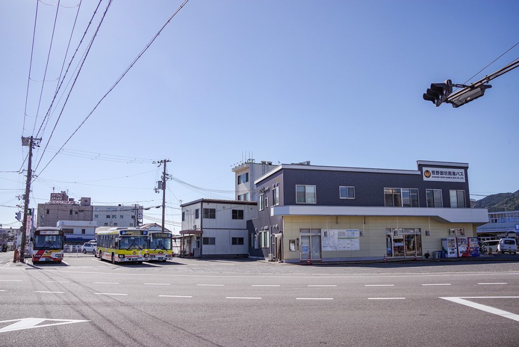 JR紀勢本線新宮駅向かいの新宮駅バス乗り場