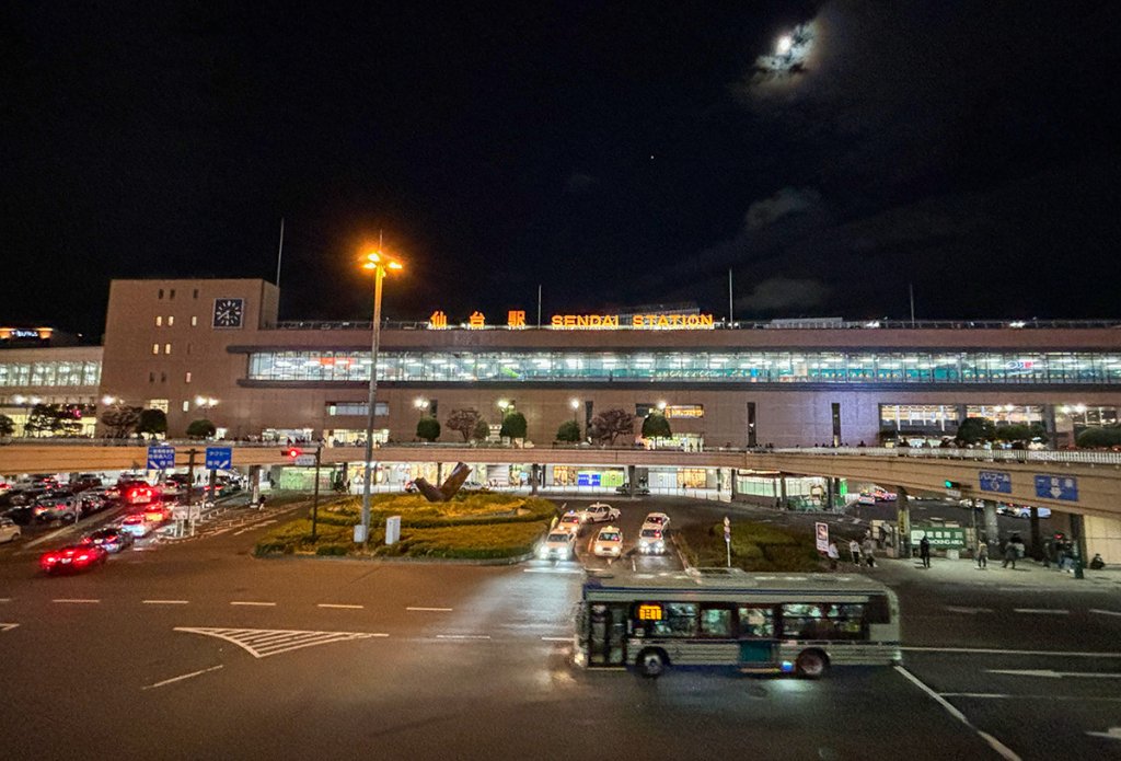 多くの人々で賑わうJR仙台駅