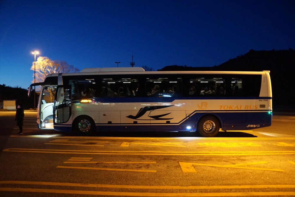 JR TOKAI BUSと書かれているのが高速車ではない雰囲気を醸す