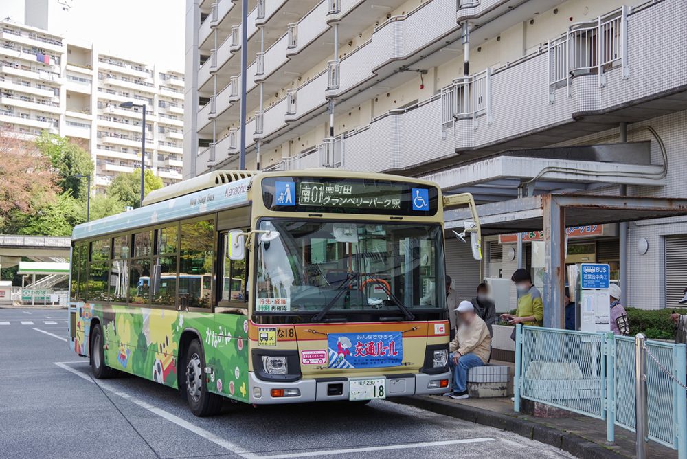 若葉台中央に南01系統が入線