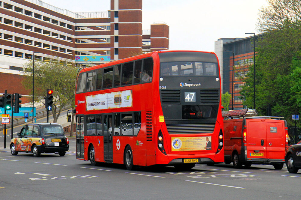 ボルボB5LHシャーシ＋アレクサンダー・デニスEnviro400 MMCのボディ（後部）