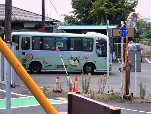 まほろば号は西鉄都府楼前駅で400番に接続する