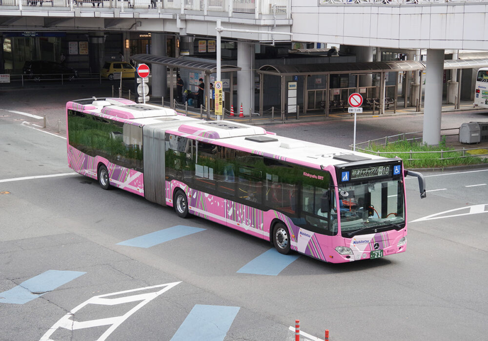 一般道を走行するKitakyushu BRT