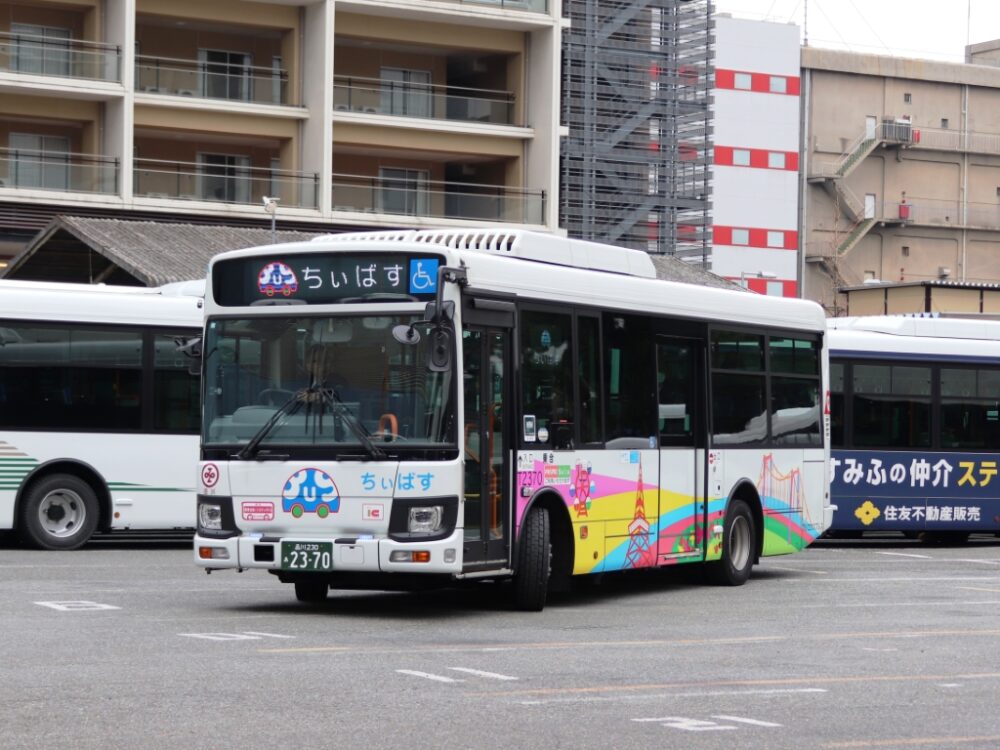 試験で使用される車両は9mの中型車である日野レインボー