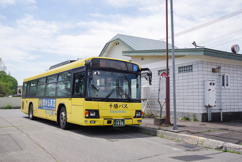 北海道・十勝地方の公共の足を支えるのが黄色いバスだ