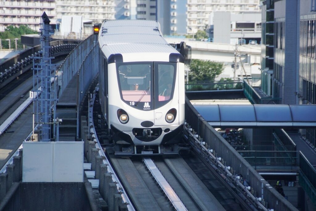 中央線に乗ると混雑に合流するようなものなのでニュートラムで住之江公園に迂回した方が？