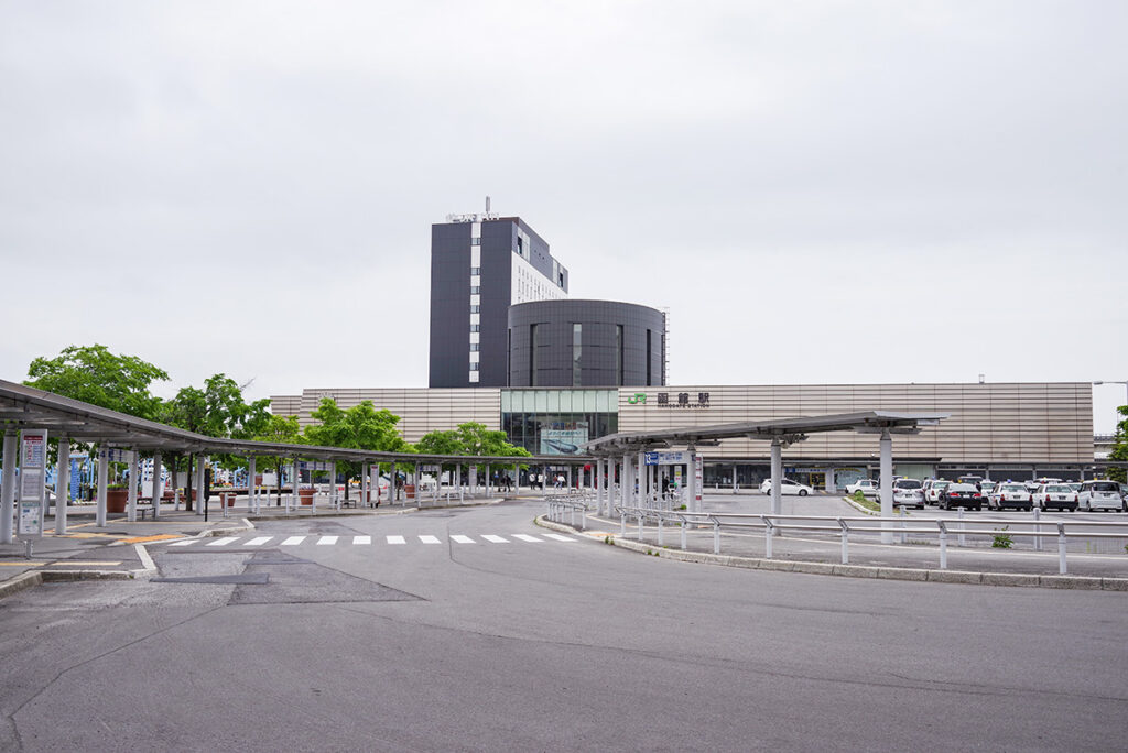 JR函館駅と駅前バスターミナル