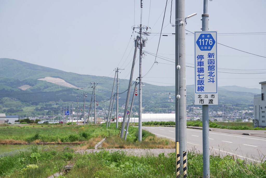 牧歌的な新函館北斗駅北口の駅前通り