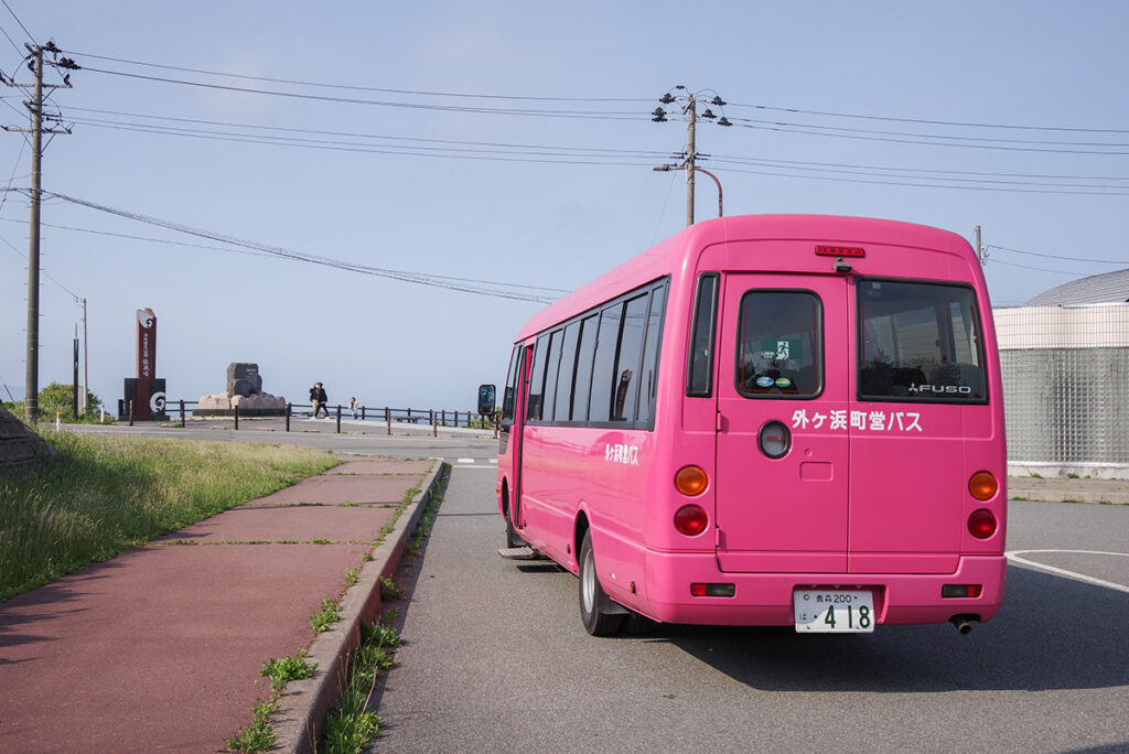 龍飛埼灯台バス停が町営バスの終点