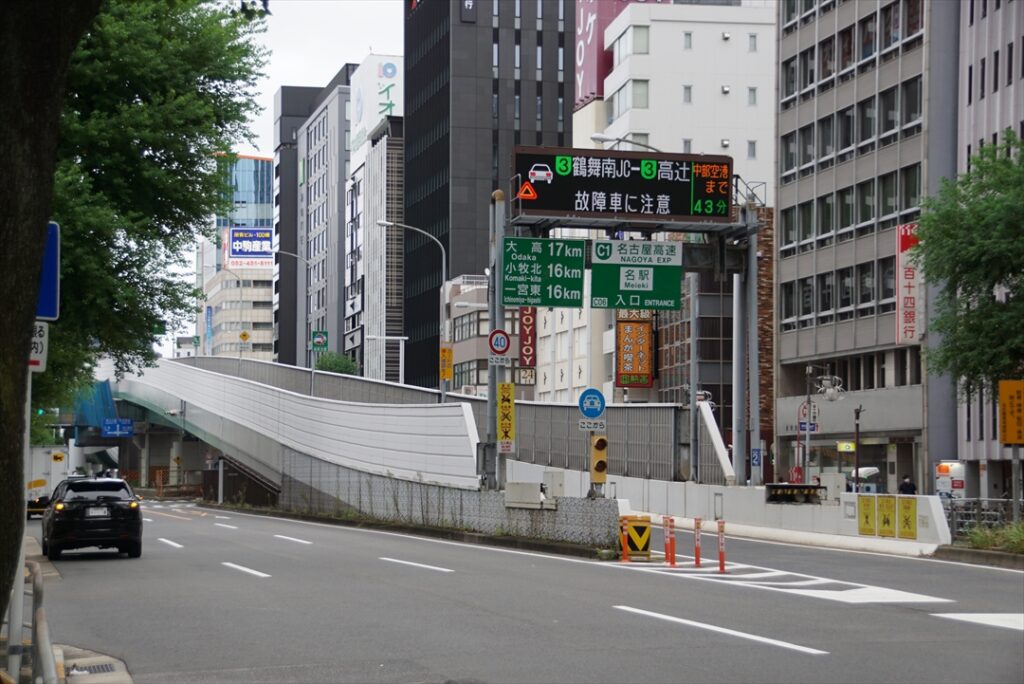 仮バス停設置予定場所付近は名古屋高速の入口がある