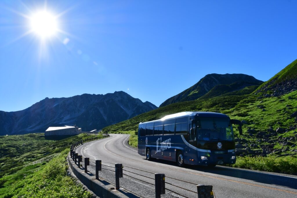 富山県は通過地域は含まれないが立山・室堂を後にする西武の高速バスの例