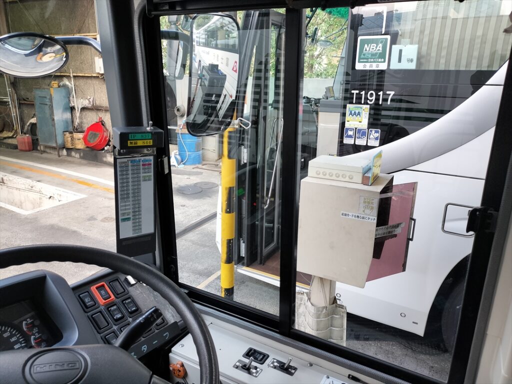 帰庫後の給油も運転士の重要な仕事