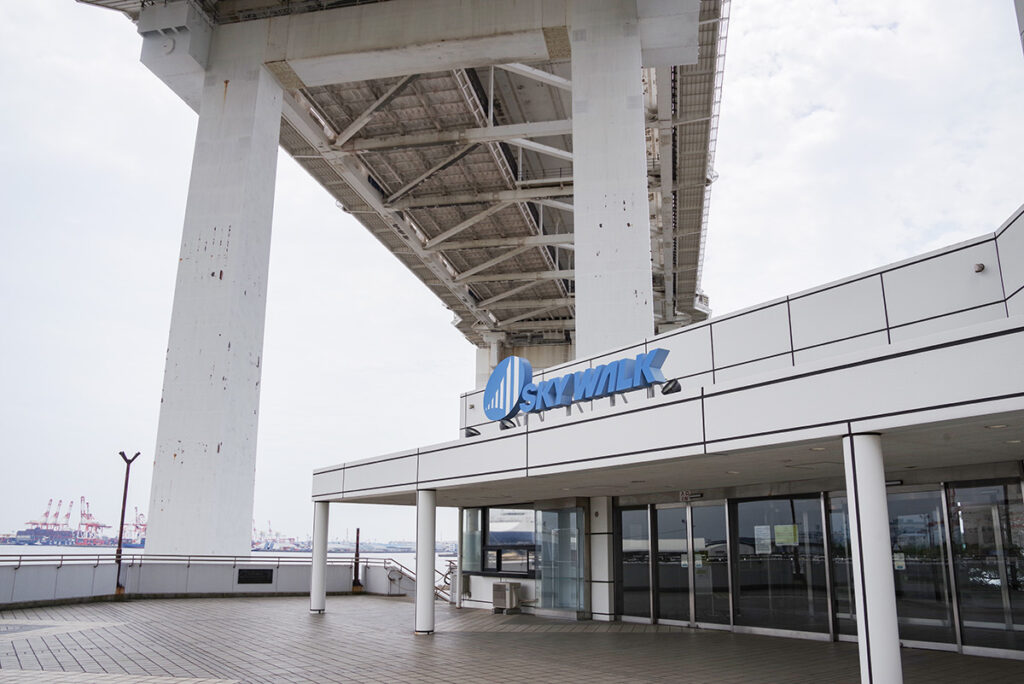 バスの待ち時間を利用して、ベイブリッジの展望台「スカイウォーク」に寄り道