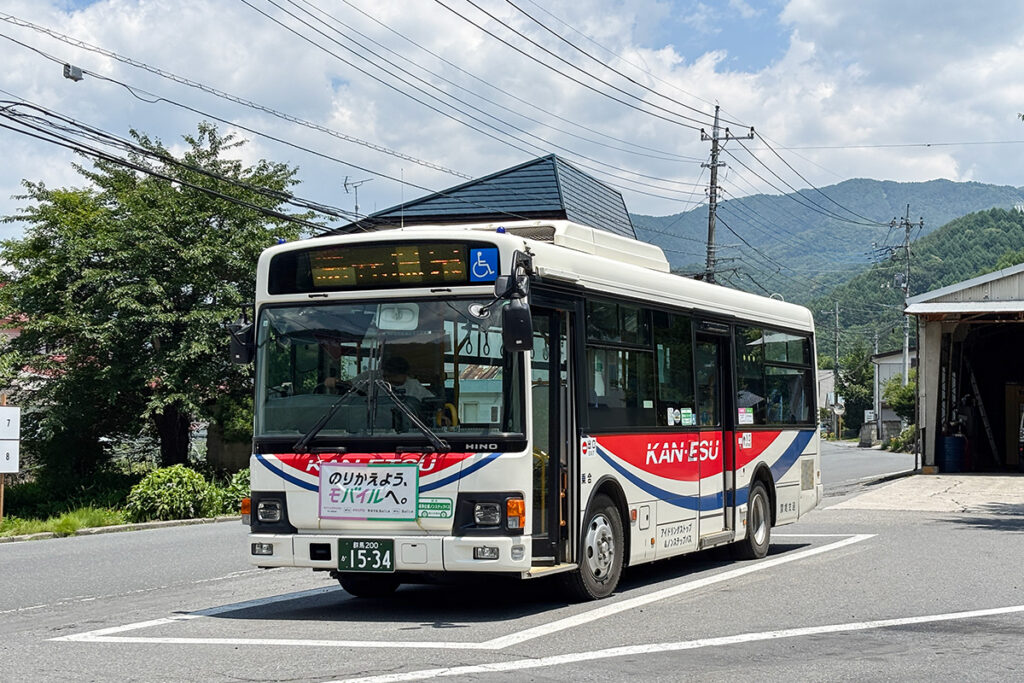 日野ブルーリボンIIで運行される訪問当日の湯元温泉線