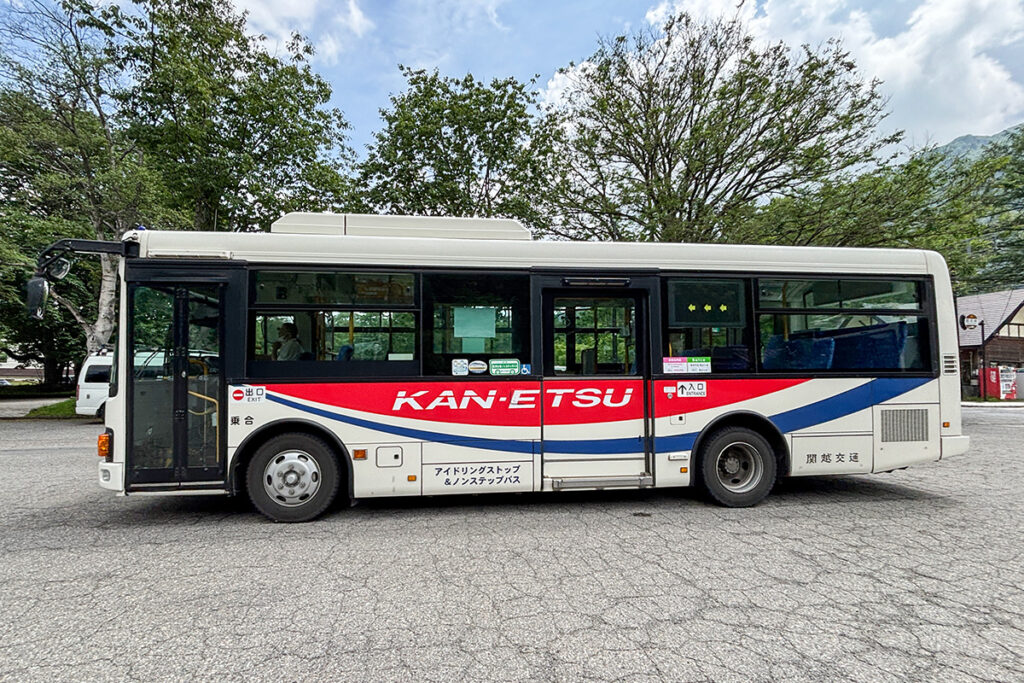 1時間ほどで湯元温泉バス停に到着