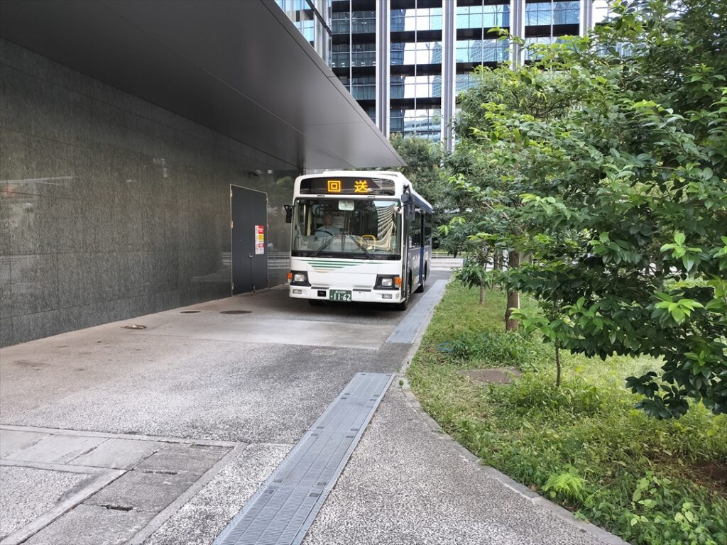 走るだけが運転士ではない！休憩場所の指定車庫は間口が狭く練習が必要？