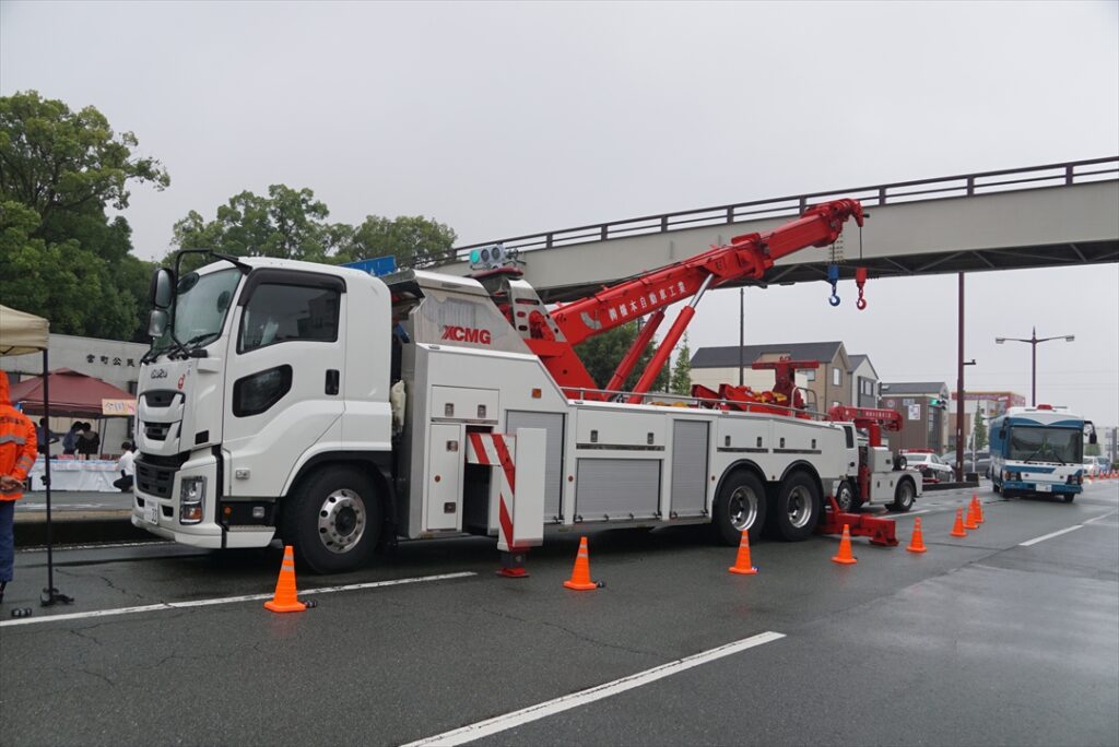 バス以外にもさまざまな特殊車両が並んだ