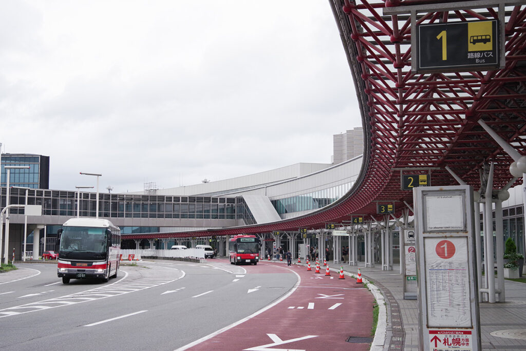 北の玄関口・新千歳空港ターミナルのバス乗り場