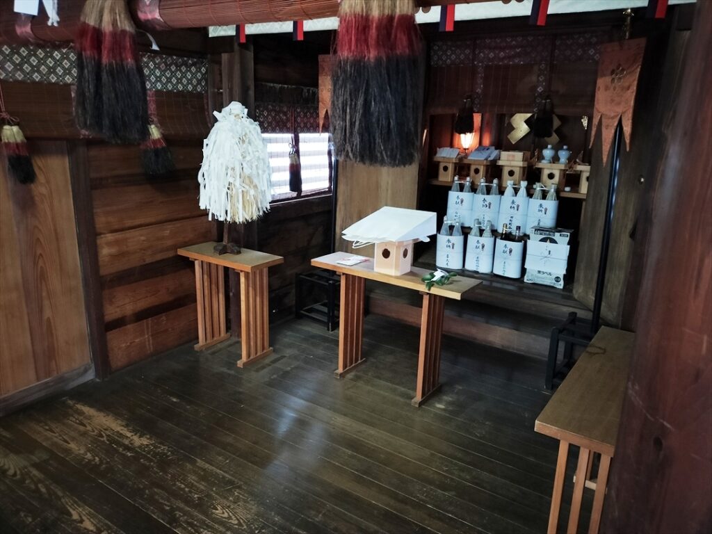 神前で祝詞を奏上して御祈祷の御祭を納める