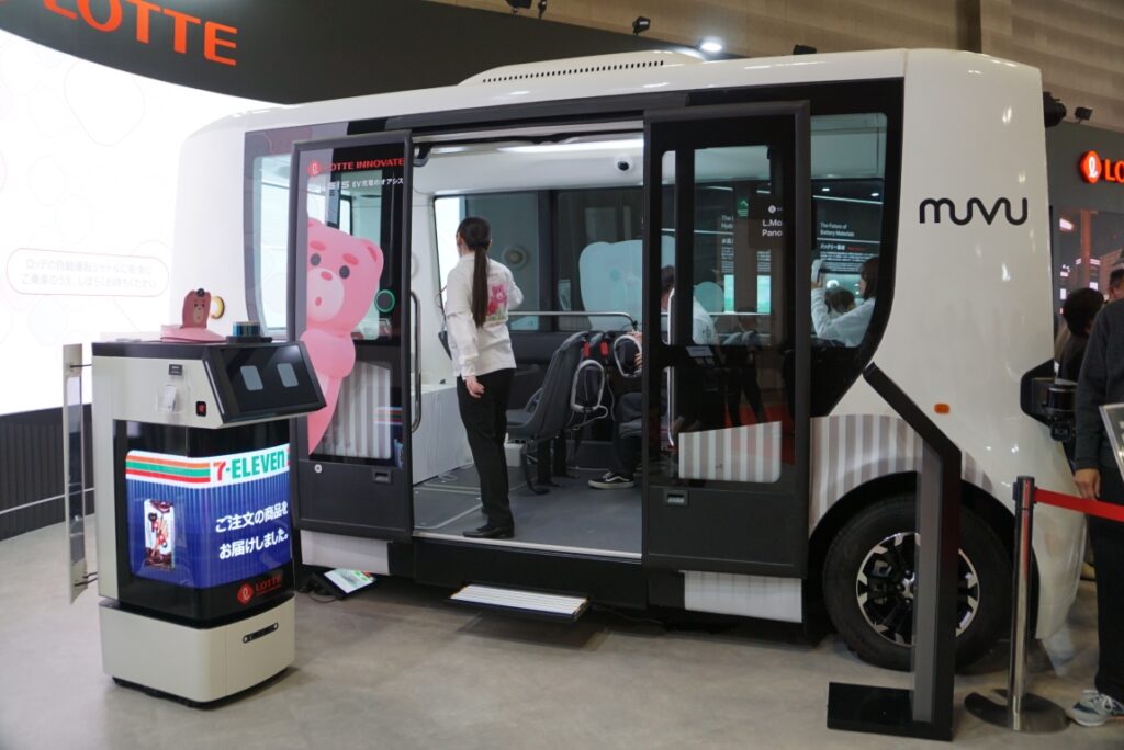 着席定員は決して多くない小型車だがVR体験では未来を感じた