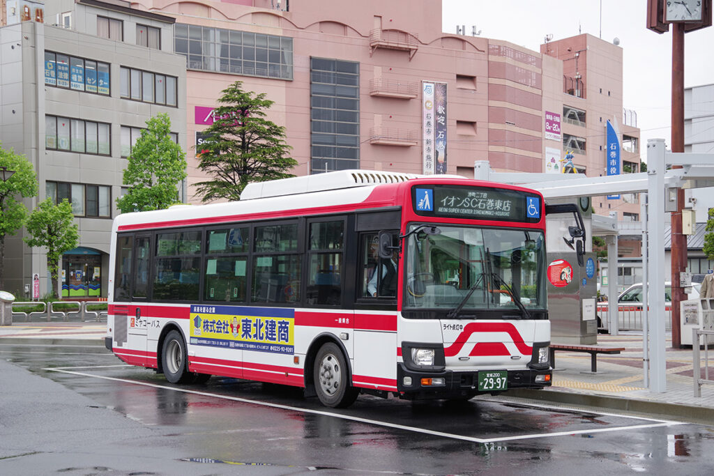 宮城県のミヤコーバスでは名鉄カラーが標準色